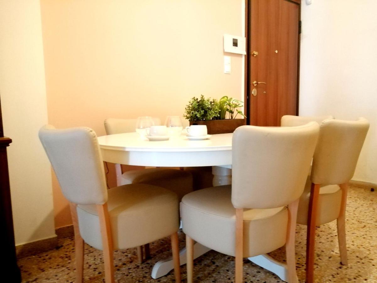 Apartamento Full House Near The Center Of Atenas Exterior foto