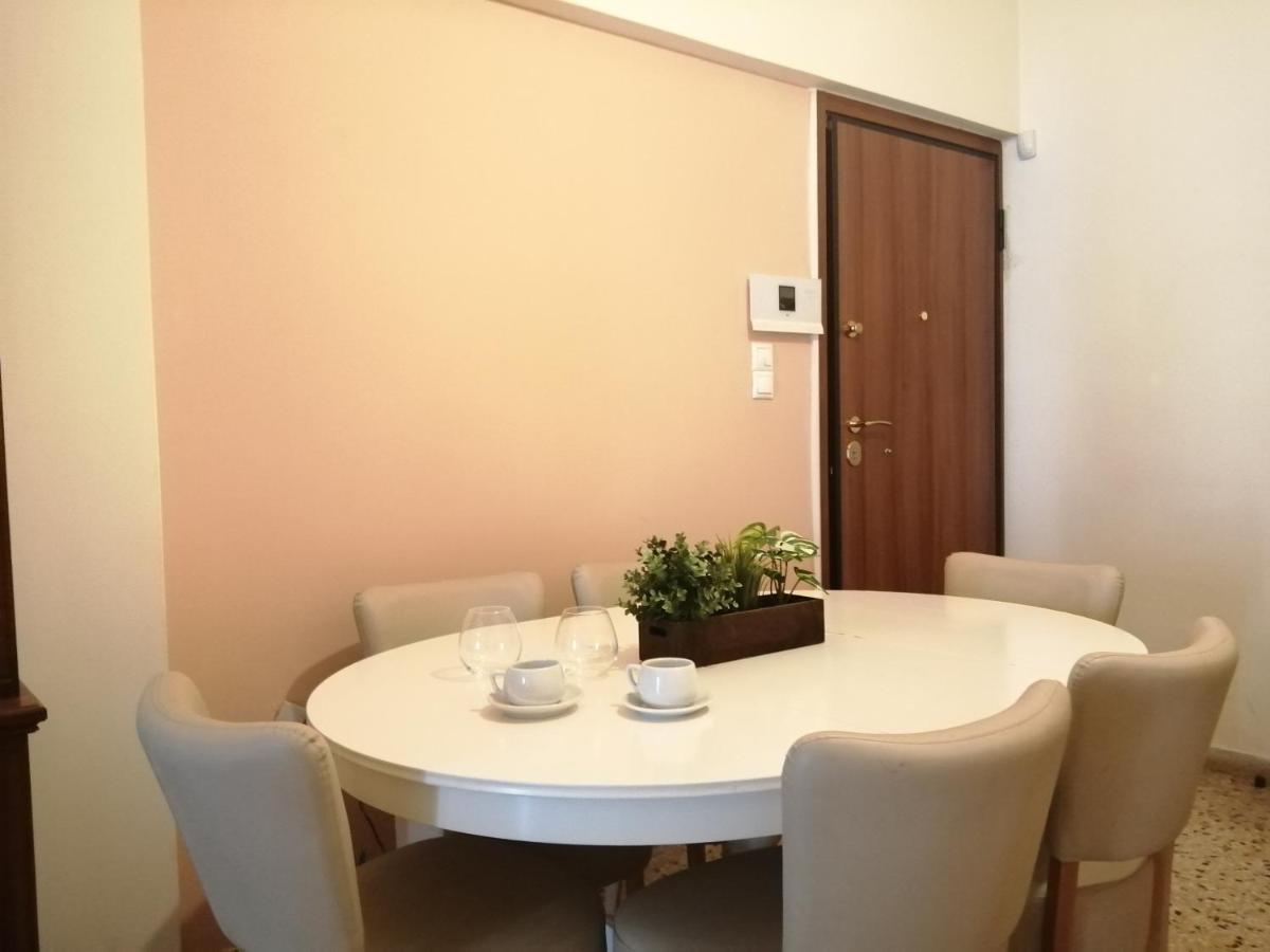 Apartamento Full House Near The Center Of Atenas Exterior foto